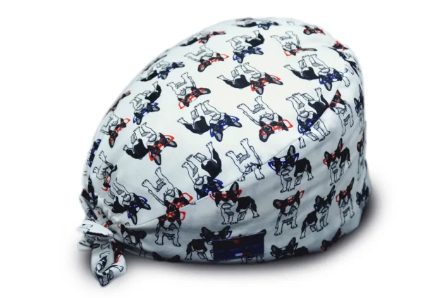 Calot de chirurgie blanc avec motif de bouledogues français portant des lunettes rouges et bleues, fait main.